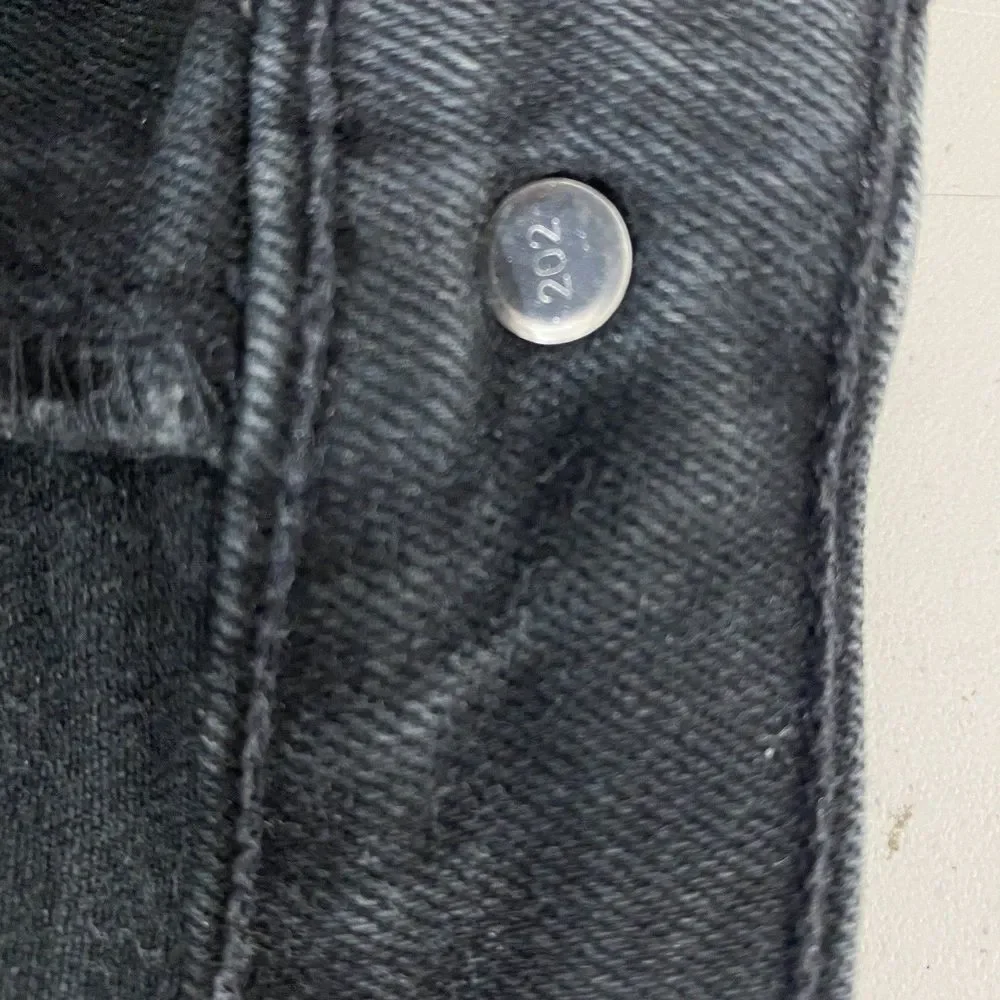 Levi’s 550 Jeans Womens 32x29 Black Relaxed Fit Tapered Denim Faded Distressed‎